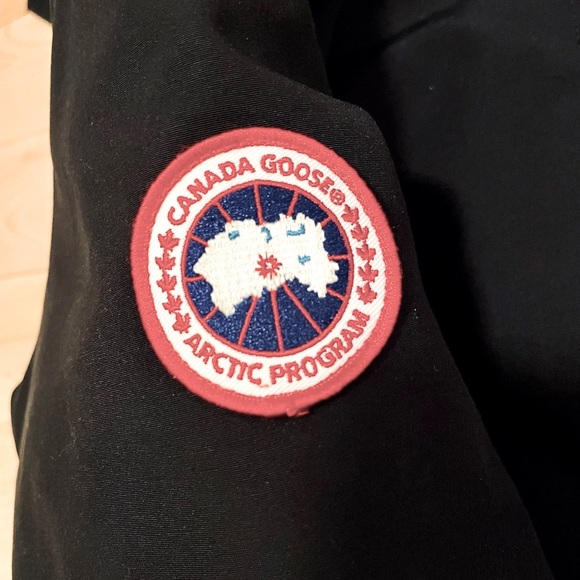 ** SOLD** Canada Goose Rossclair Parka - Picture 6 of 14